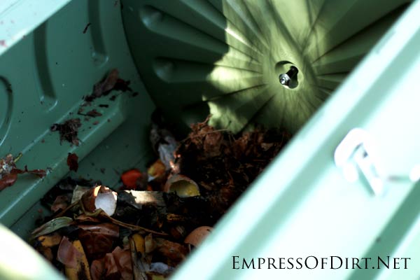 Mantis Back Porch ComposTumbler is excellent for rapid compost without pests like rats.