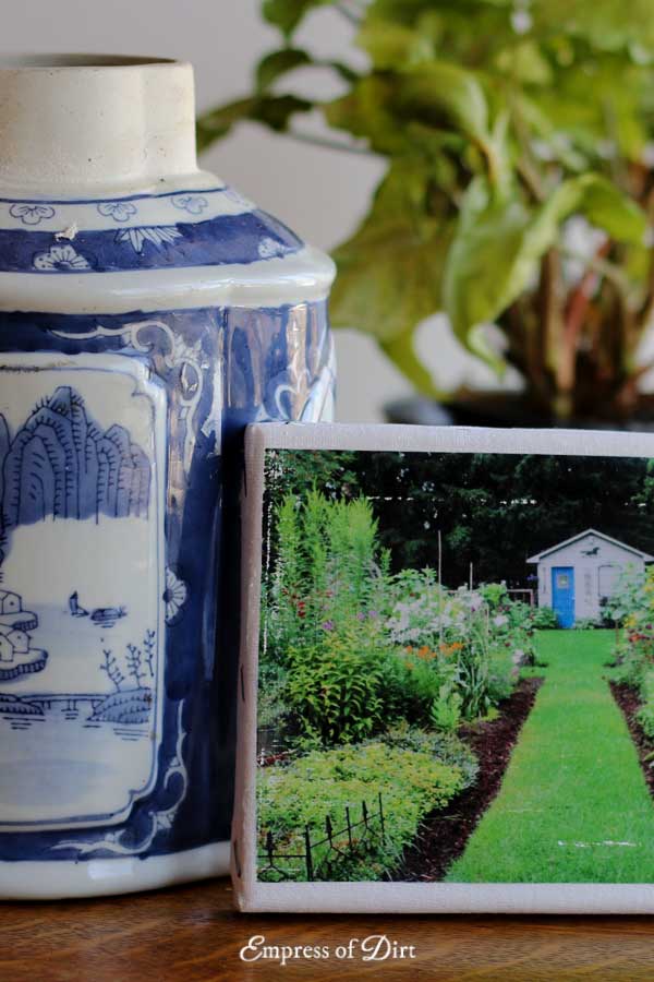 There are many options for transfering images and photos to surfaces like wood, fabric, glass, metal, and plastic. These listings show which mediums work best depending on the type of printer you are using and the target surface.